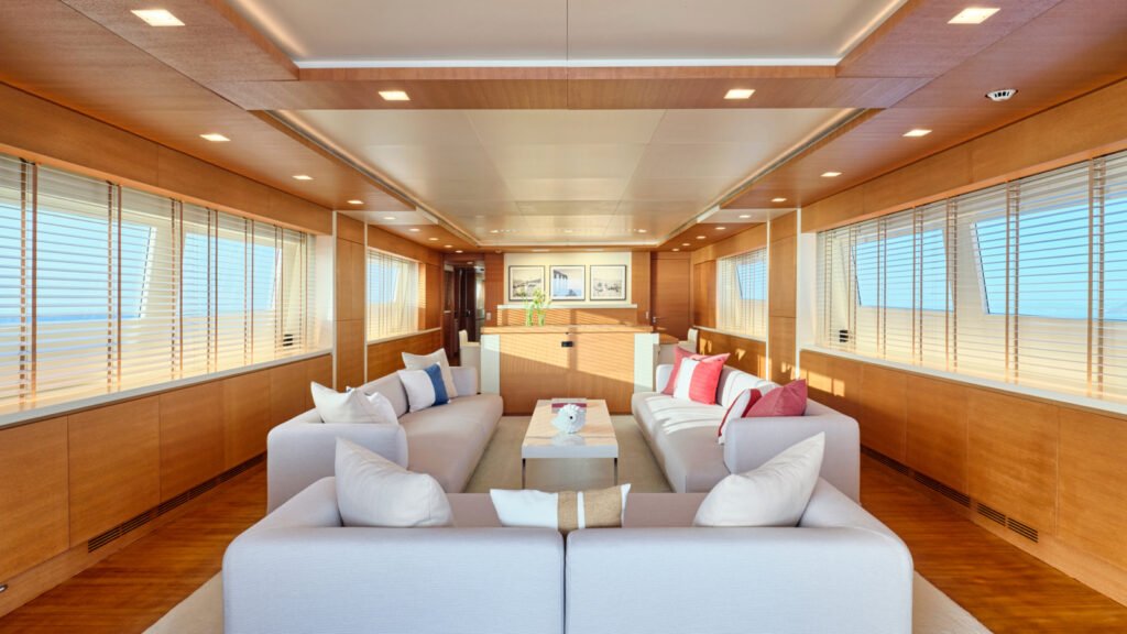 Kintaro, 38.1m Cantieri di Pisa Akhir charter yacht (view 24)