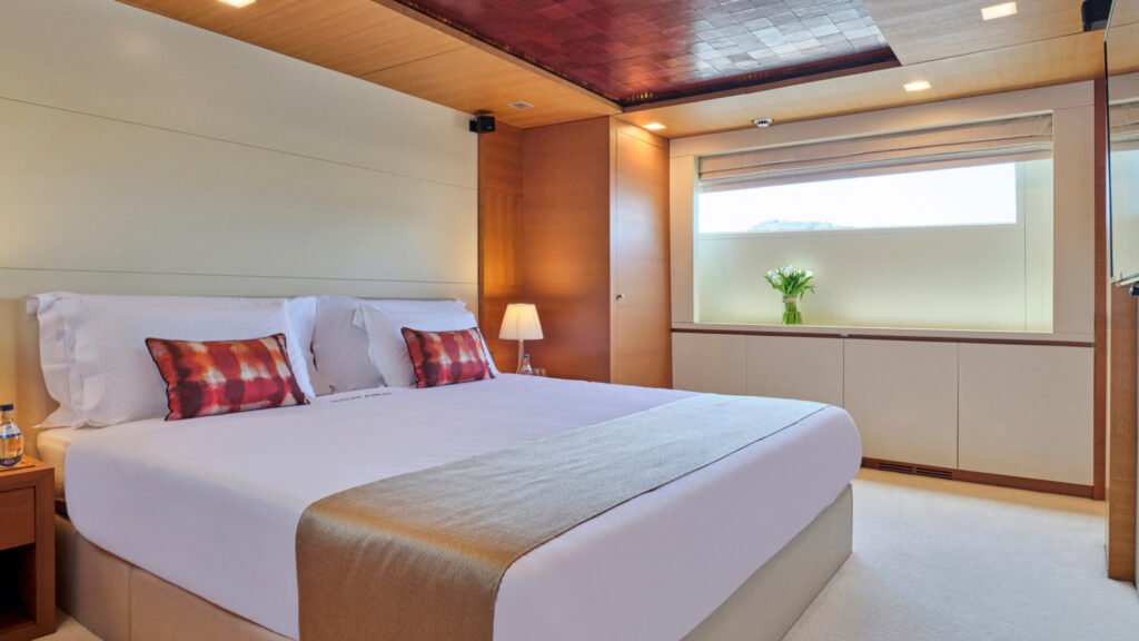 Kintaro, 38.1m Cantieri di Pisa Akhir charter yacht (view 30)