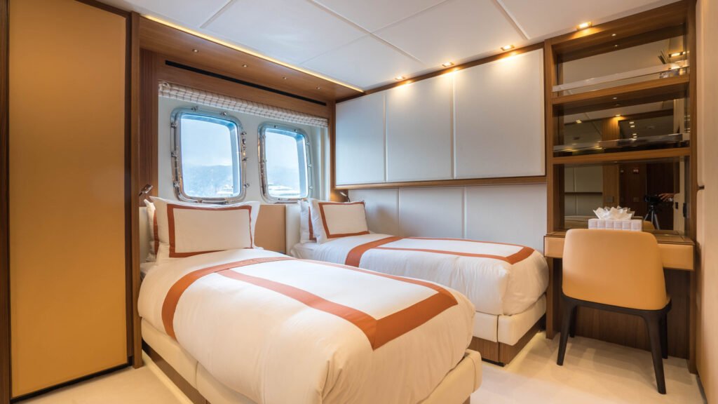 KRISTO - Yacht Kristo twin cabin vanity desk