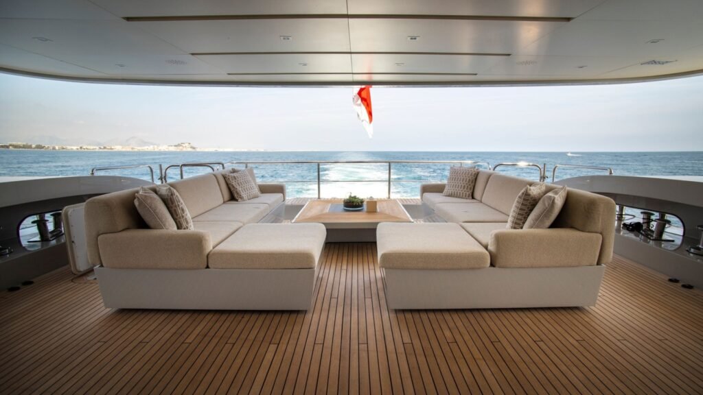 Main deck aft