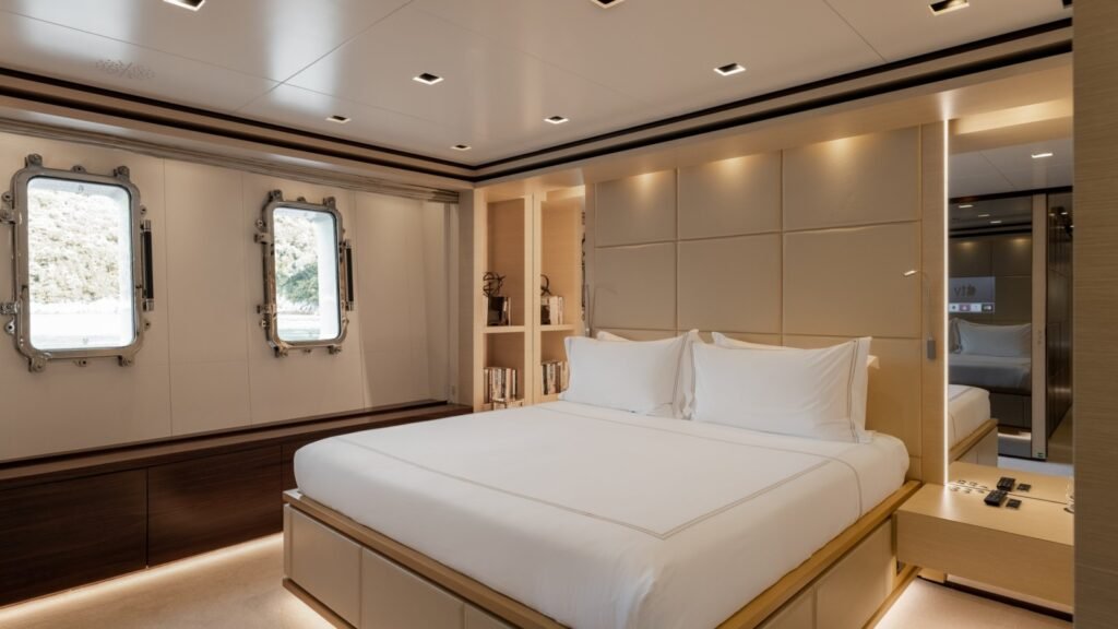 Lower deck double cabin