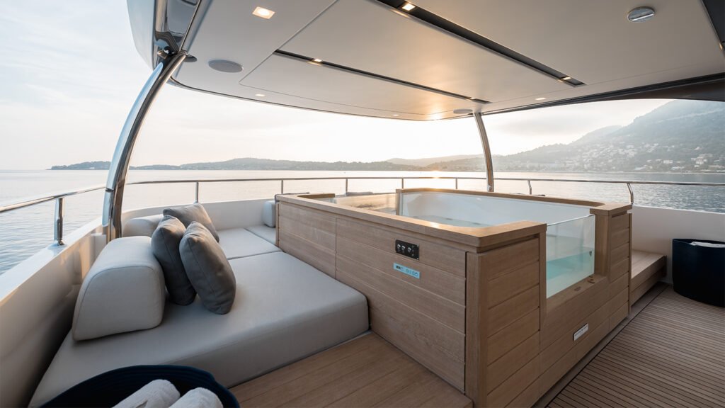Les Bruxellois, 38.4m Sanlorenzo SD126 charter yacht (view 14)