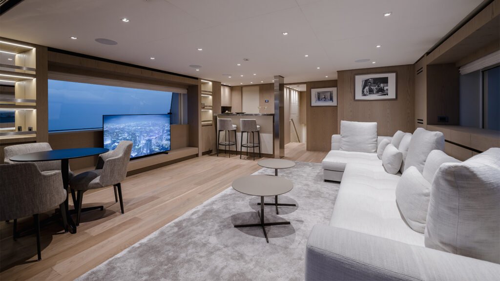 Les Bruxellois, 38.4m Sanlorenzo SD126 charter yacht (view 27)