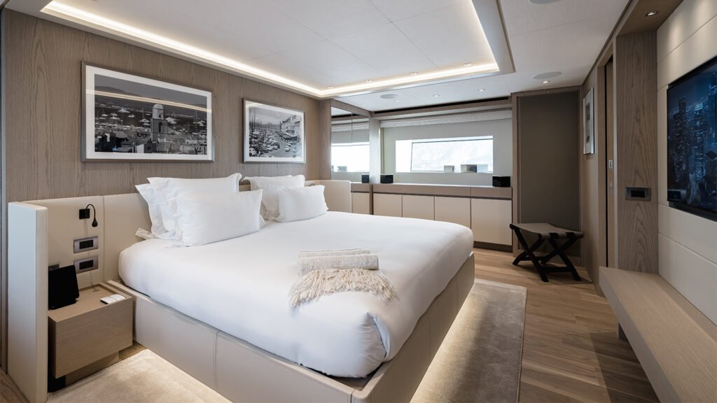 Les Bruxellois, 38.4m Sanlorenzo SD126 charter yacht (view 32)