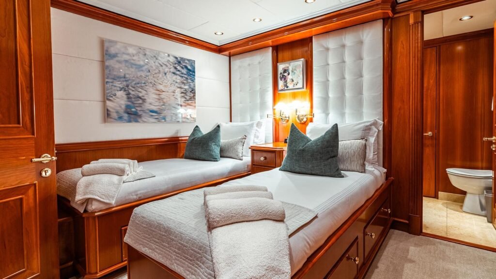 Twin cabin aboard LEVERAGE with two single berths