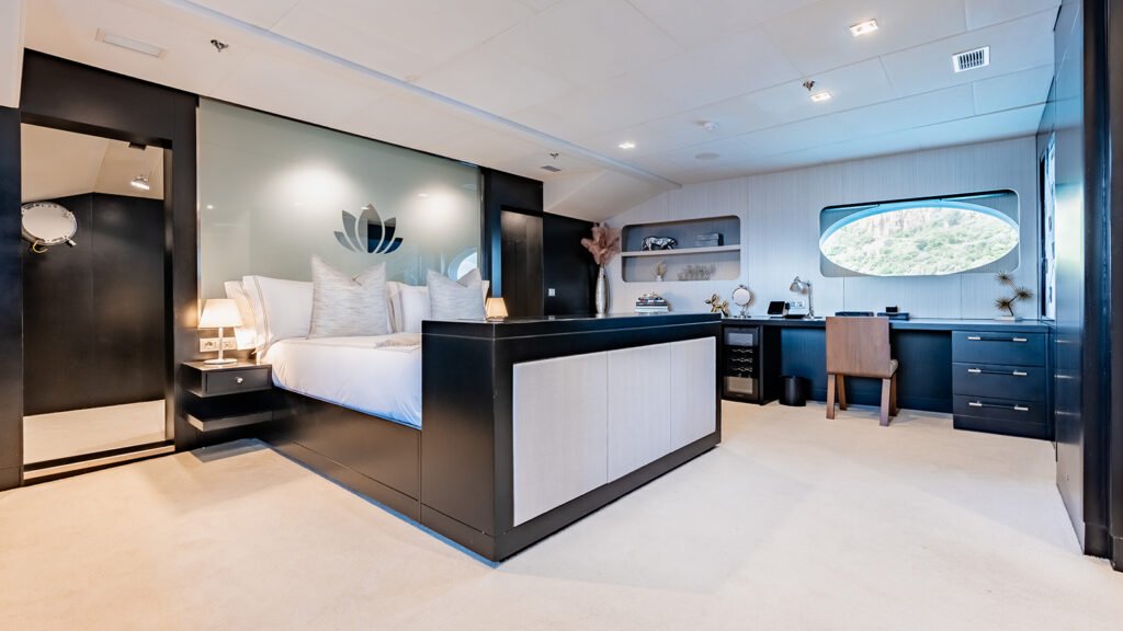 Lotus, Miss Tor 45m motor yacht (view 17)