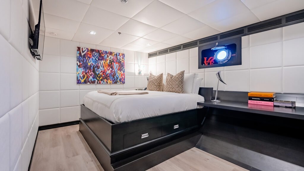 Lotus, Miss Tor 45m motor yacht (view 29)