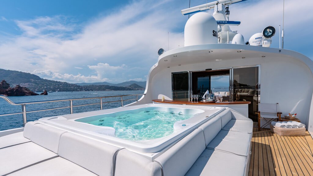 Family charter yacht Skopelos, deck and sun space for groups