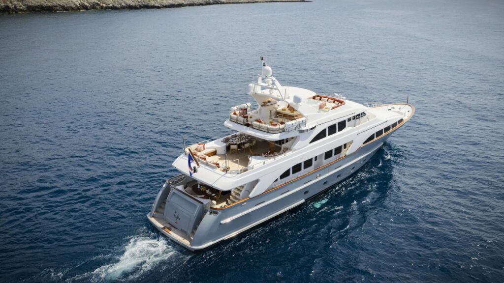 classic charter yacht Virgin Islands, exterior profile at sea
