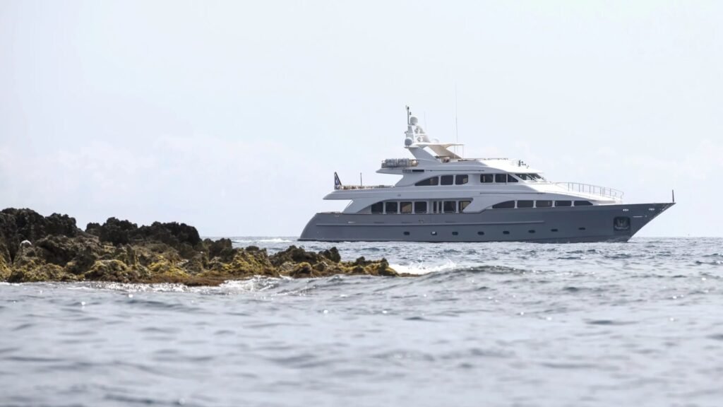 LouLou - Benetti 35m charter yacht - image 24