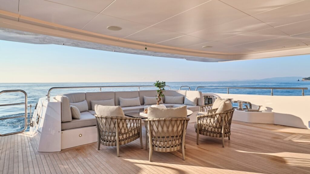 Maestro - Main deck aft
