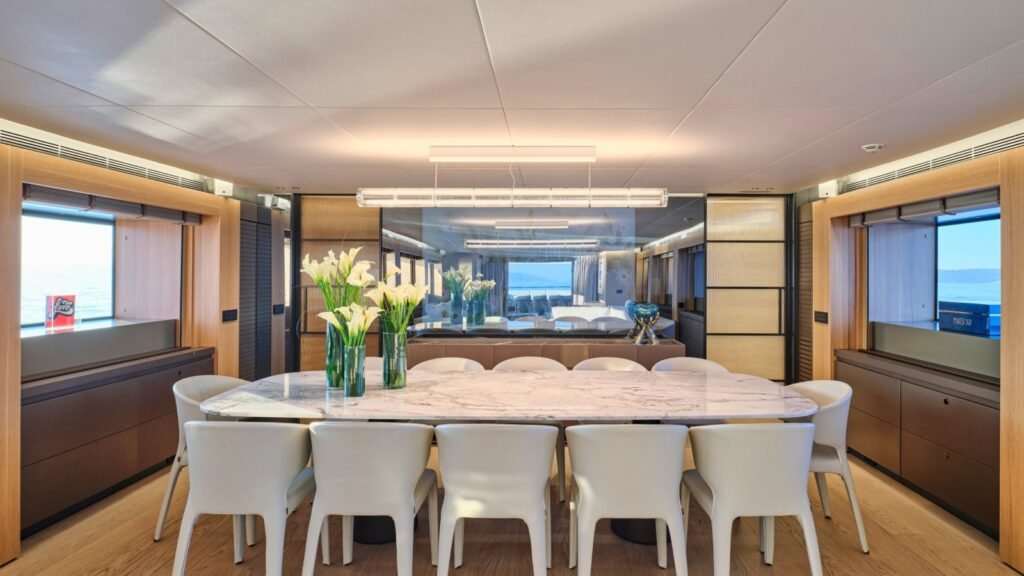 Maestro - Main deck dining