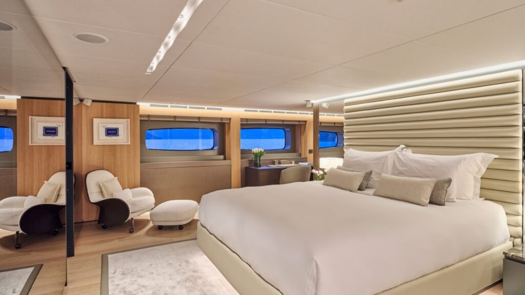 Maestro - Main deck master cabin
