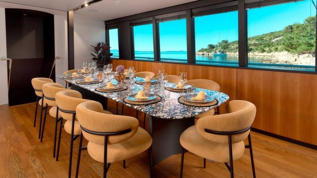 Salon dining table