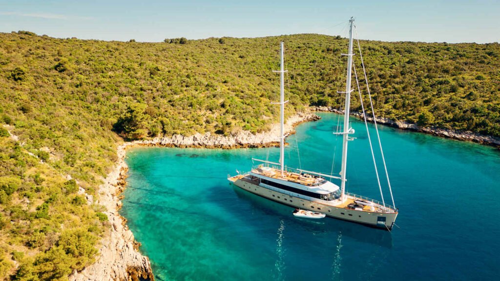 Aerial anchored cove