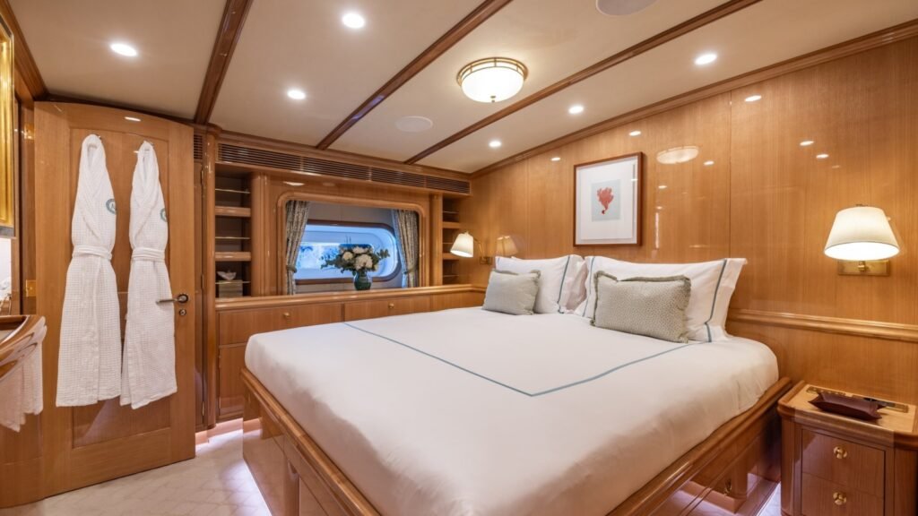 MAXIMUS, 59m Vitters sailing charter yacht - Double cabin