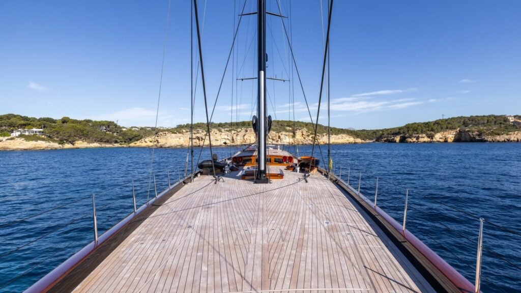 Forte dei Marmi Sailing, exterior profile