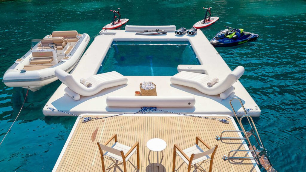 Mirage IV - Yacht Mirage IV floating sea pool