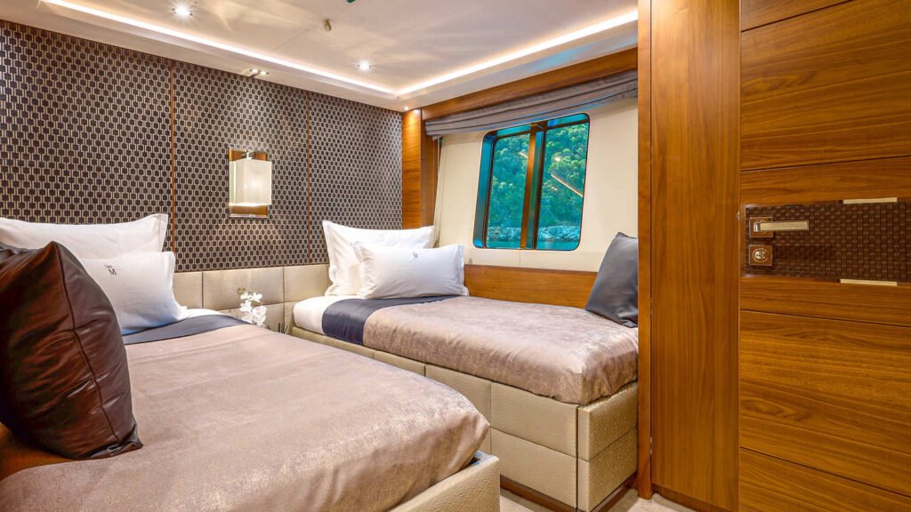 Mirage IV - Yacht Mirage IV twin cabin