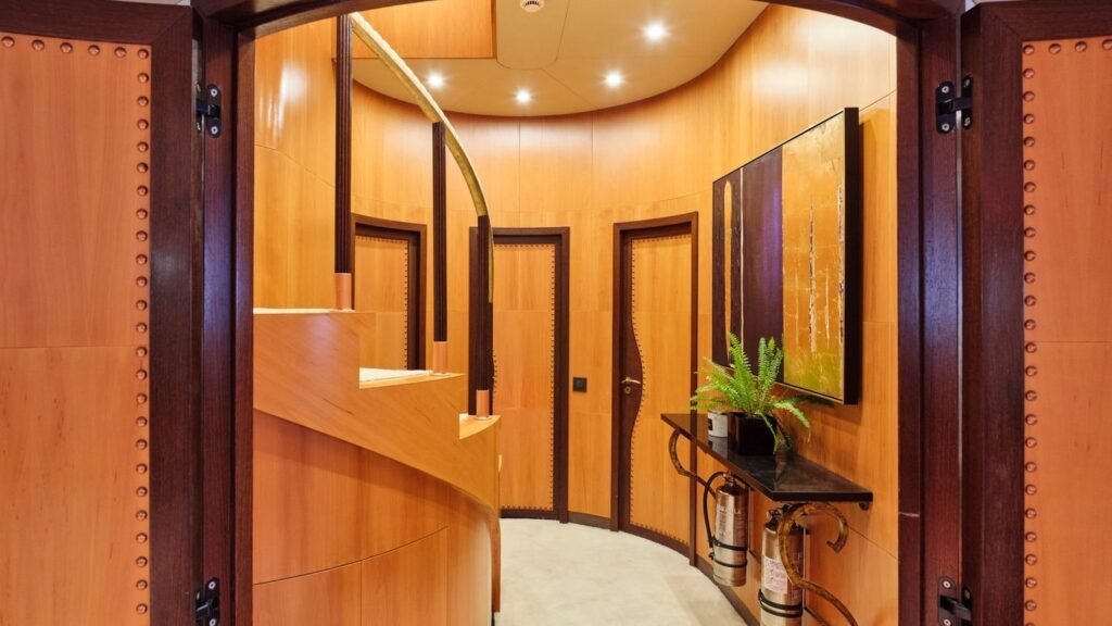 MOBIUS - Yacht Mobius lower deck lobby