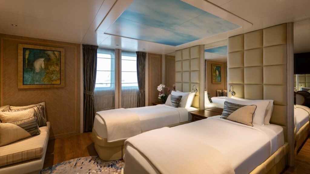 MOONLIGHT II, 91m Neorion Syros charter yacht - Upper deck twin cabin