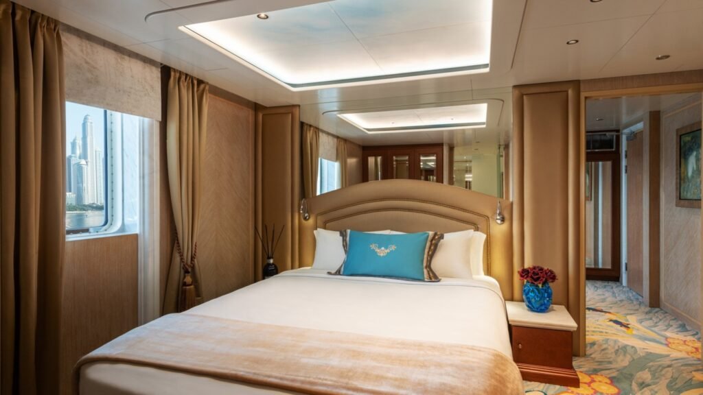 MOONLIGHT II, 91m Neorion Syros charter yacht - Bridge deck VIP cabin