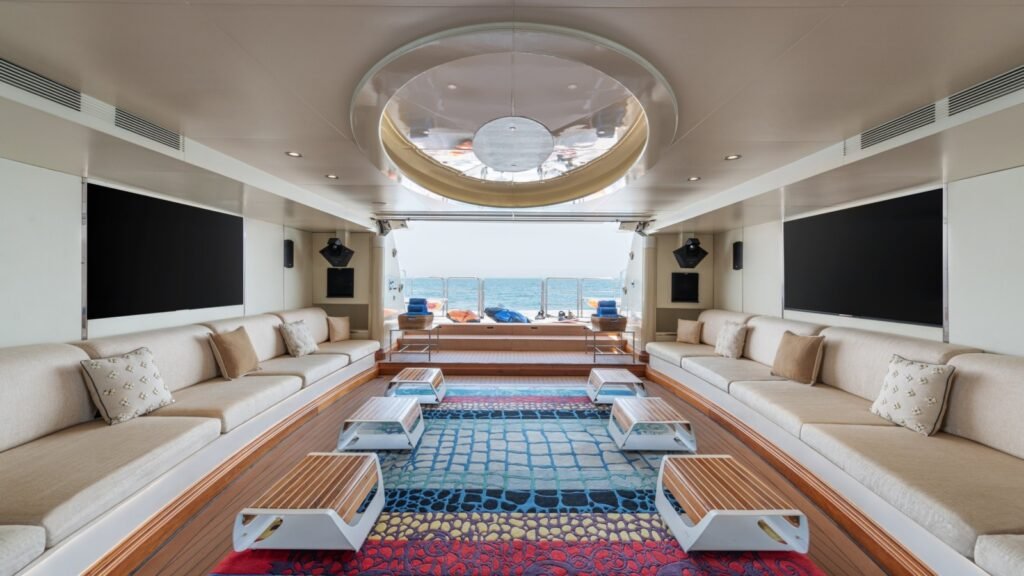 MOONLIGHT II, 91m Neorion Syros charter yacht - Beach club