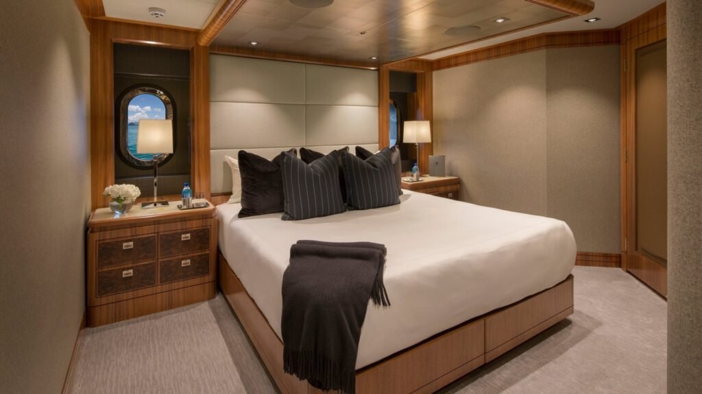 Guest double cabin