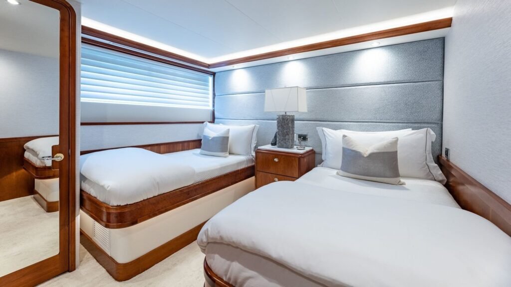 NO SHORTCUTS - Yacht No Shortcuts twin stateroom