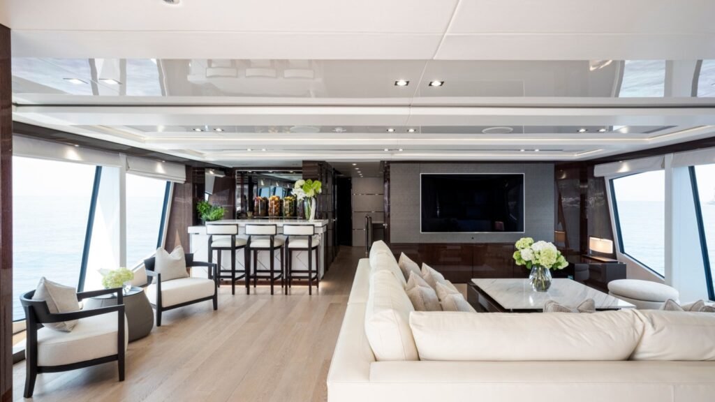 Bridge deck lounge
