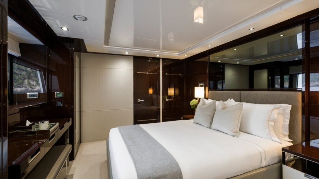 Double guest cabin