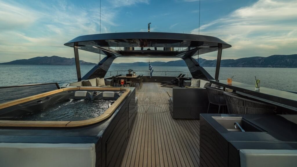 NOEMA - sundeck jacuzzi