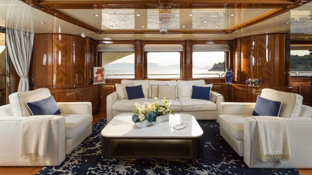 OAK, 35m Benetti charter yacht - main salon