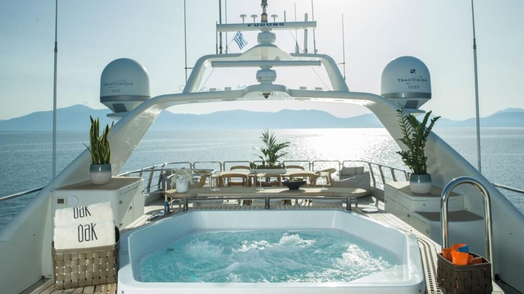 OAK, 35m Benetti charter yacht - sundeck