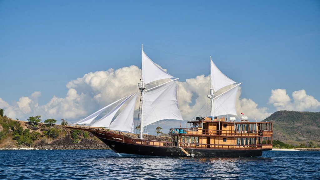 flores-phinisi yacht charter, exterior profile at anchor
