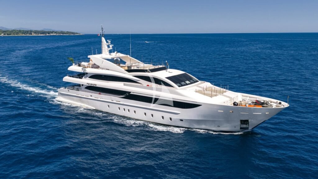 motor yacht charter Menton, swim platform and beach club