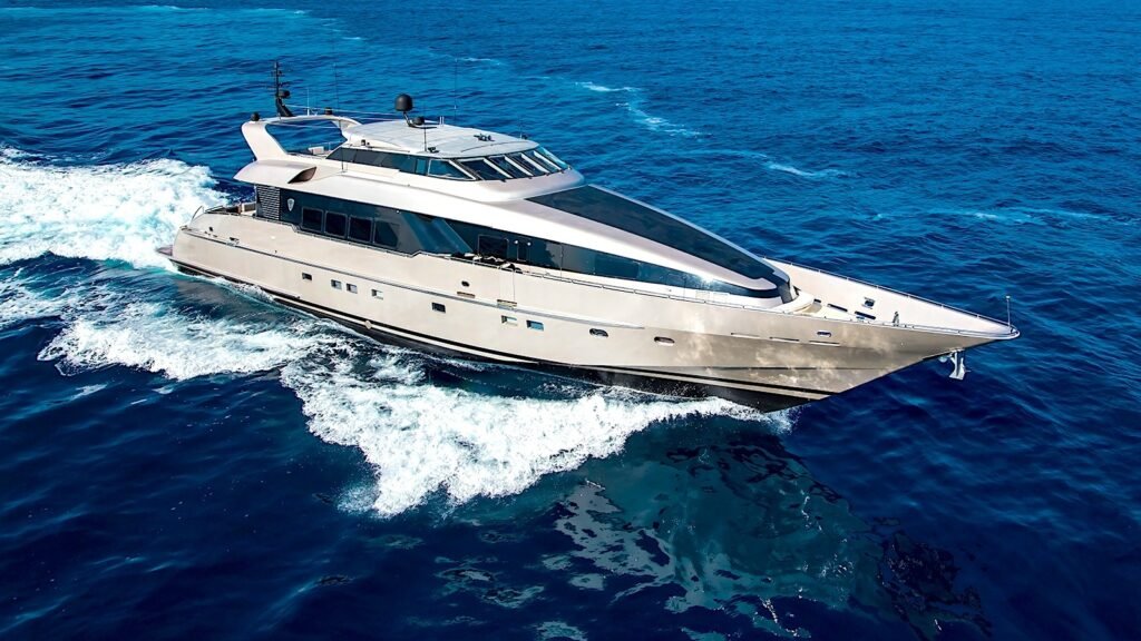 PANDION Heesen 37m underway at speed