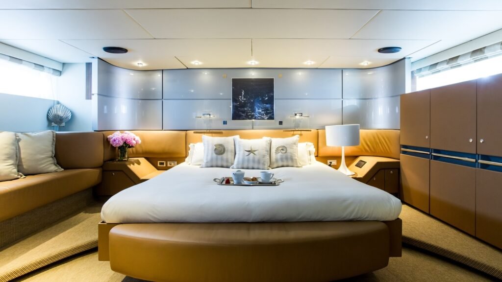 PANDION owner suite king berth