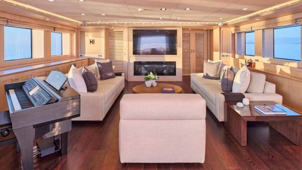 Motor yacht PHOTON, 43m CRN (view 36)