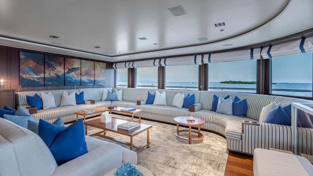 Planet Nine - Main deck lounge