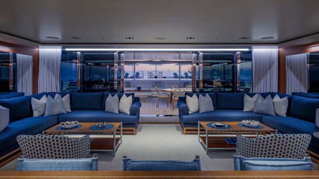 Planet Nine - Upper deck lounge