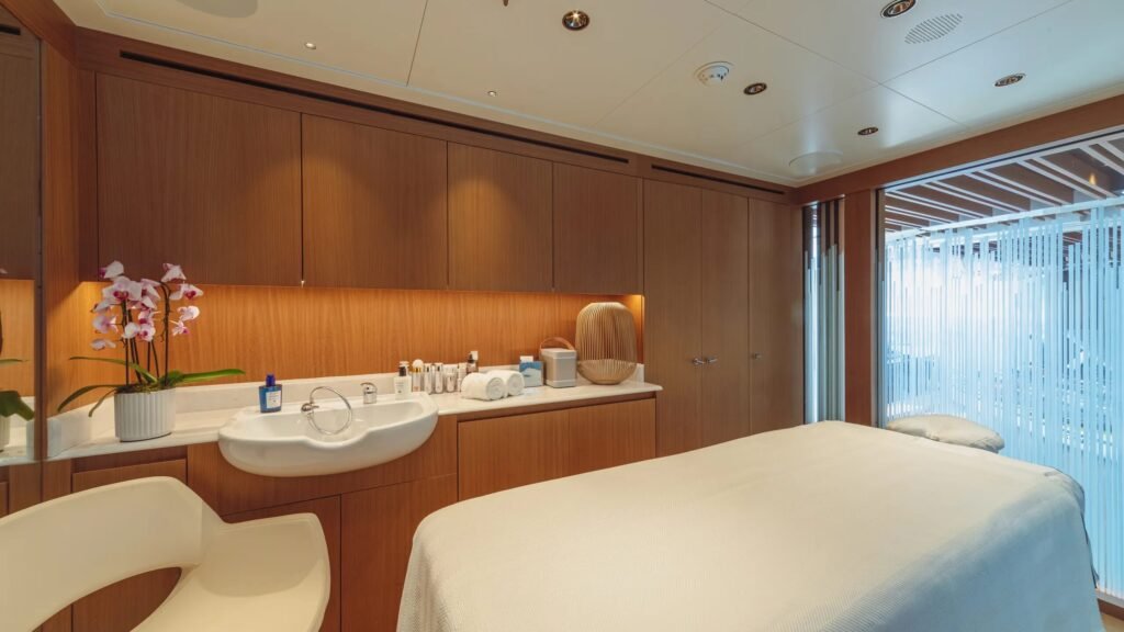 Project X - Golden Yachts 88m charter yacht - image 43