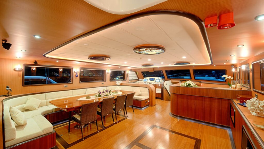 Queen Of Salmakis - spacious saloon with dining table