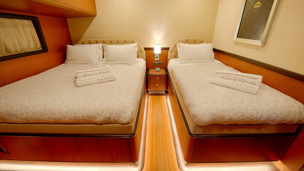 Queen Of Salmakis - triple guest suite