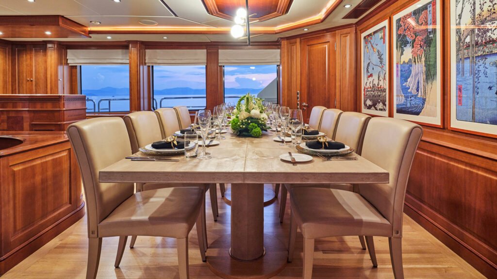 RIVA I dining table laid for twelve