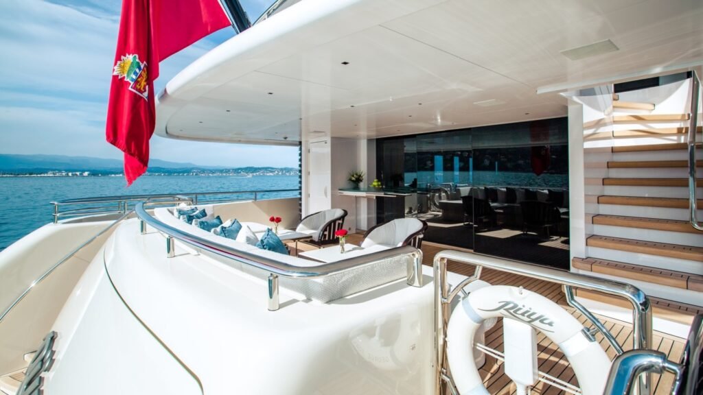 Ruya - Main deck aft