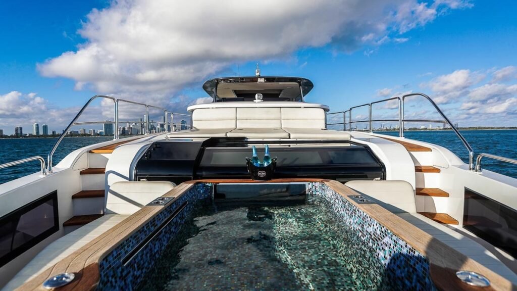 SAINT - Private Foredeck and Dip Pool