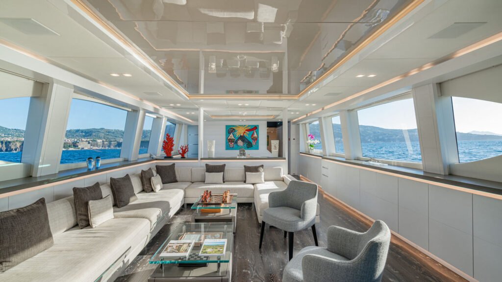 Sands - Yacht Sands salon panoramic seating