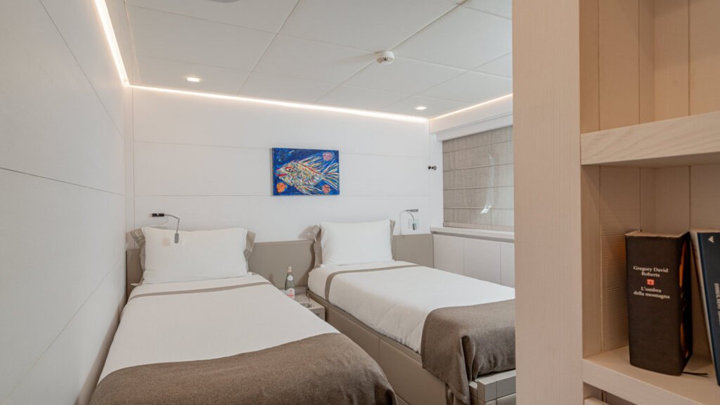 Sands - Yacht Sands guest cabin twins