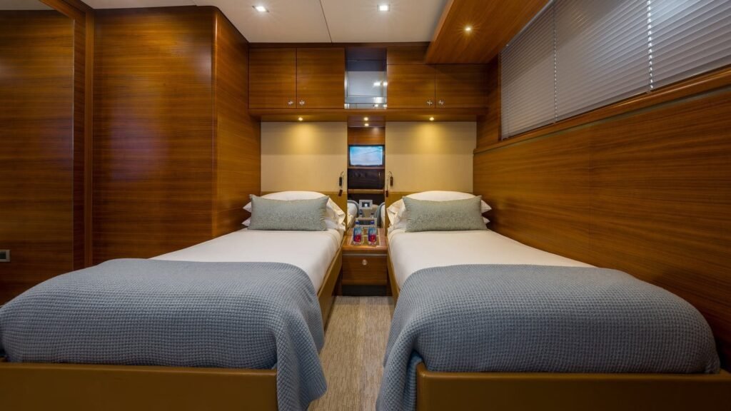 SEA AXIS - Yacht Sea Axis twin guest cabin